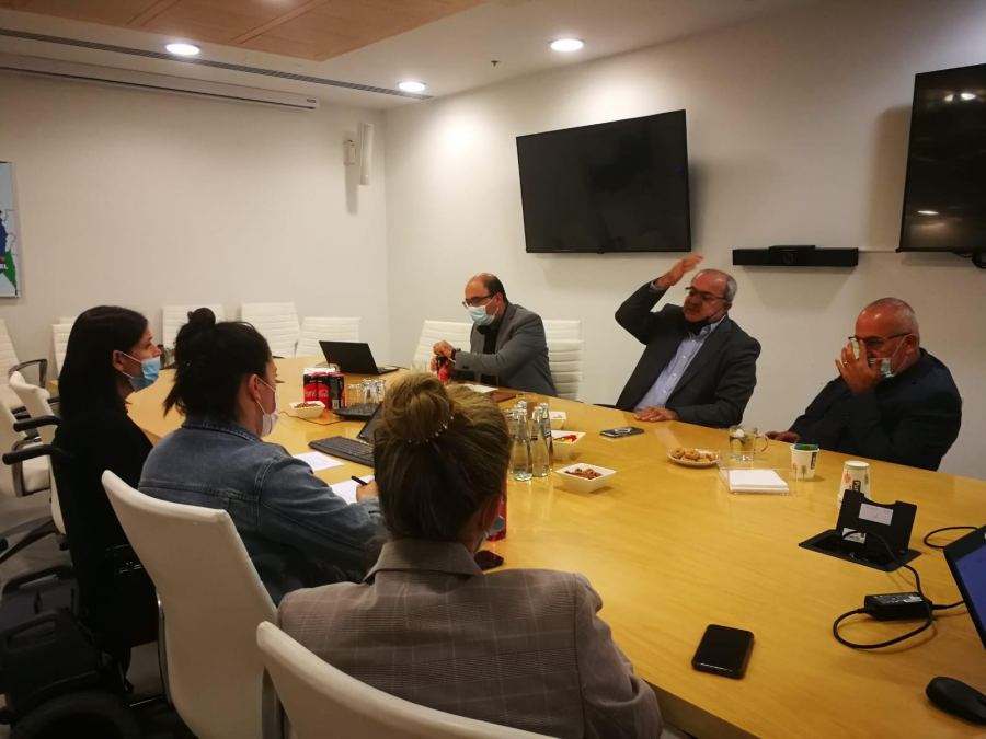 نواب المشتركة في جلسة مهنية مع وزيرة الطاقة